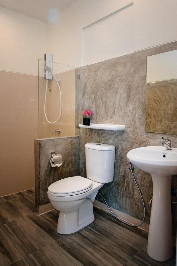 One Chumphon Hotel מראה חיצוני תמונה